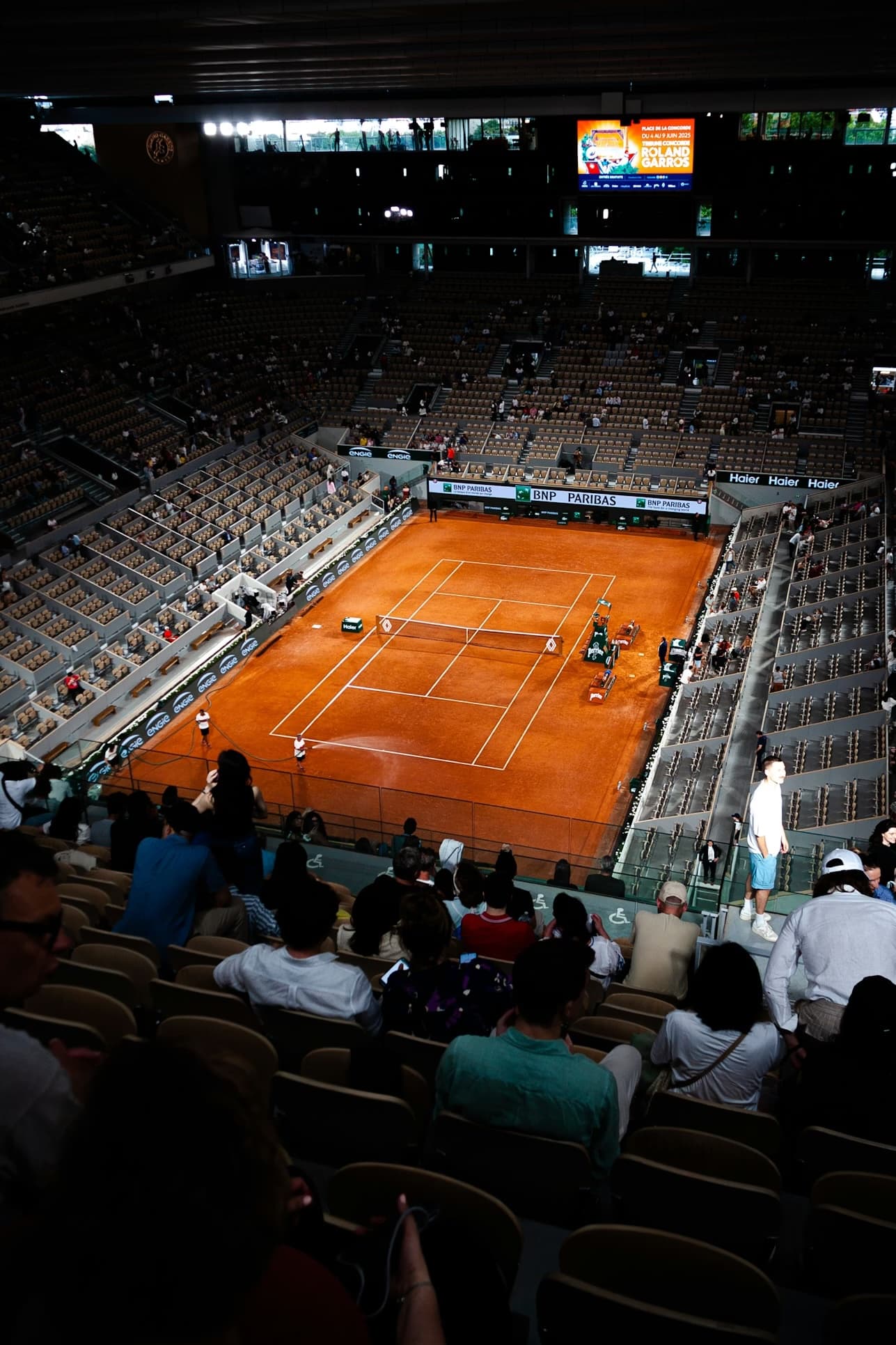 Tennis arena illuminated for an evening event