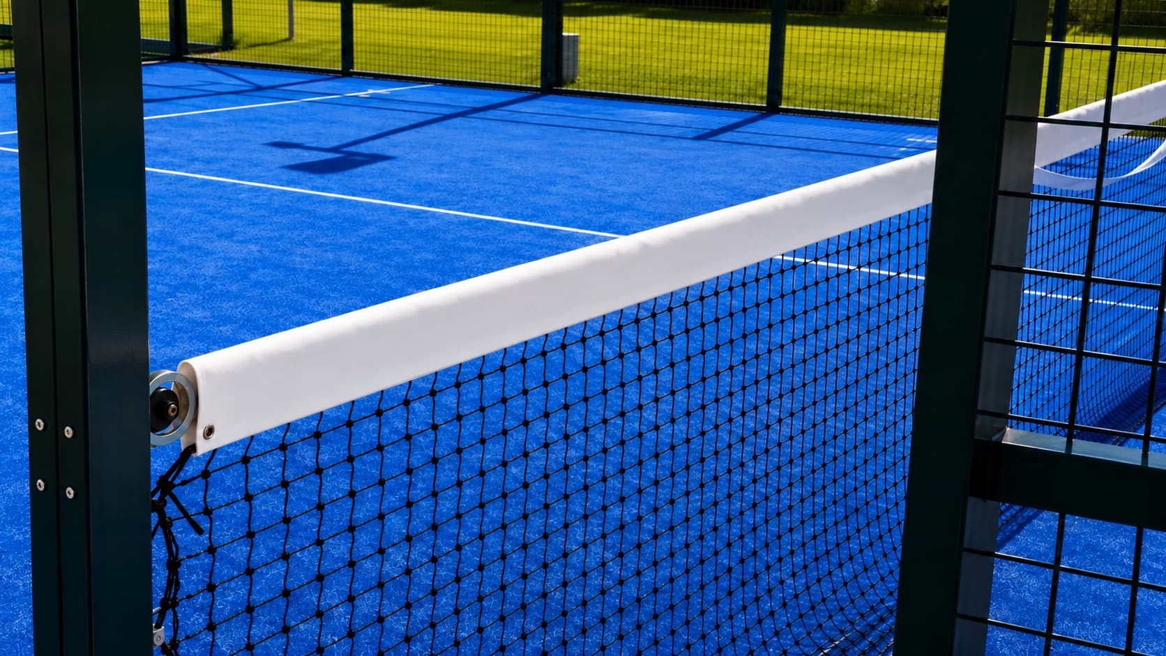 The net at Club Tennis d'Aro's padel court before sponsorship